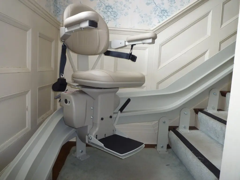 Indoor curved stairlift