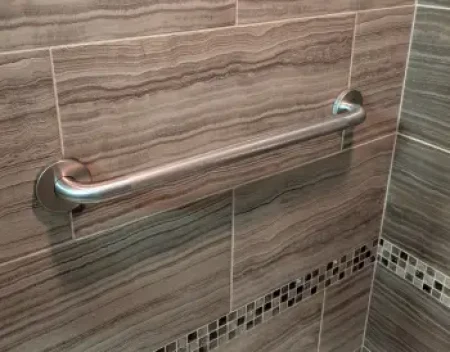 Grab bar in shower